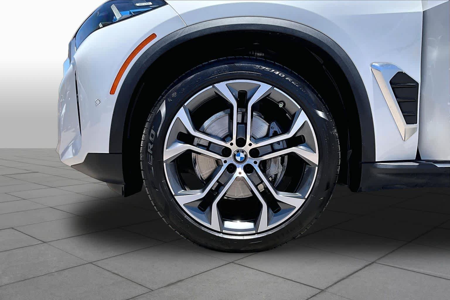 Used 2025 Mineral White Metallic BMW sDrive40i image 10