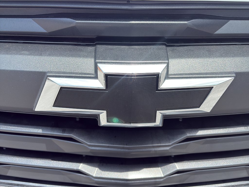 New 2026 Summit White Chevrolet WT image 11