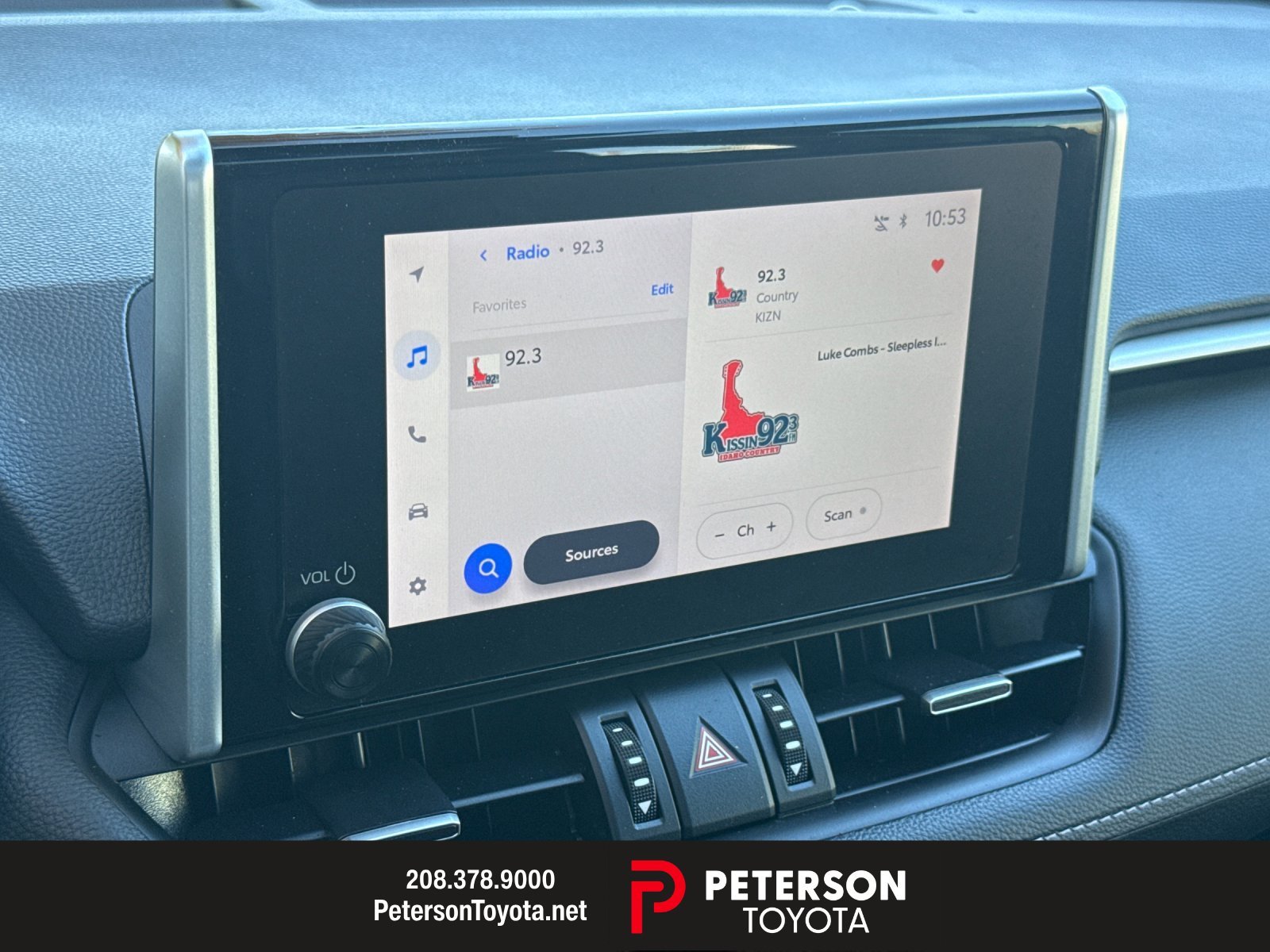 Used 2023  Toyota XLE Premium image 17
