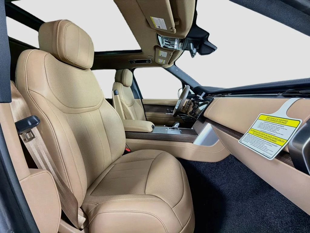 New 2026 Eiger Grey Land Rover SE image 30