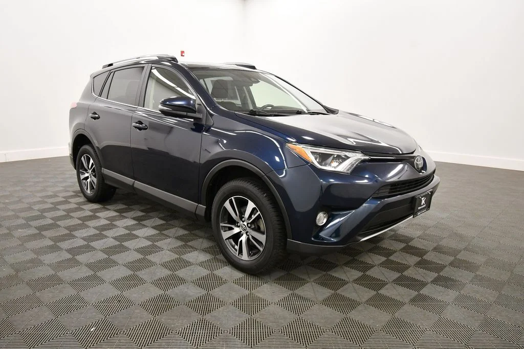 Used 2018 Blue Toyota XLE image 10