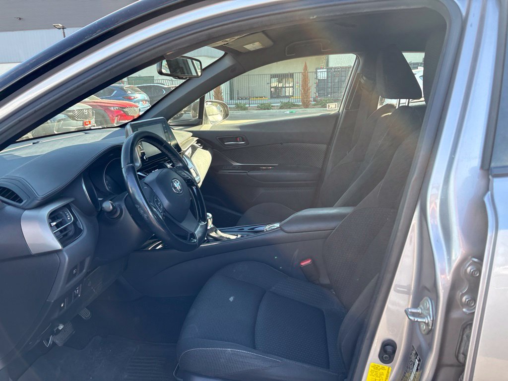 Used 2019 Silver Toyota XLE image 11