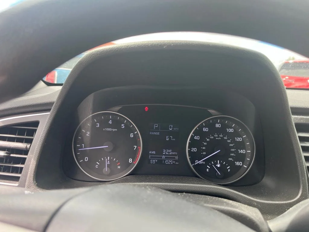 Used 2017 White Hyundai SE image 3