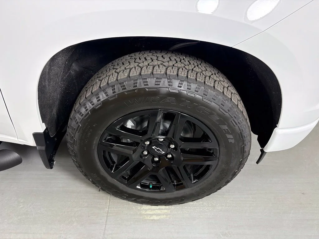 New 2026 Summit White Chevrolet RST image 13