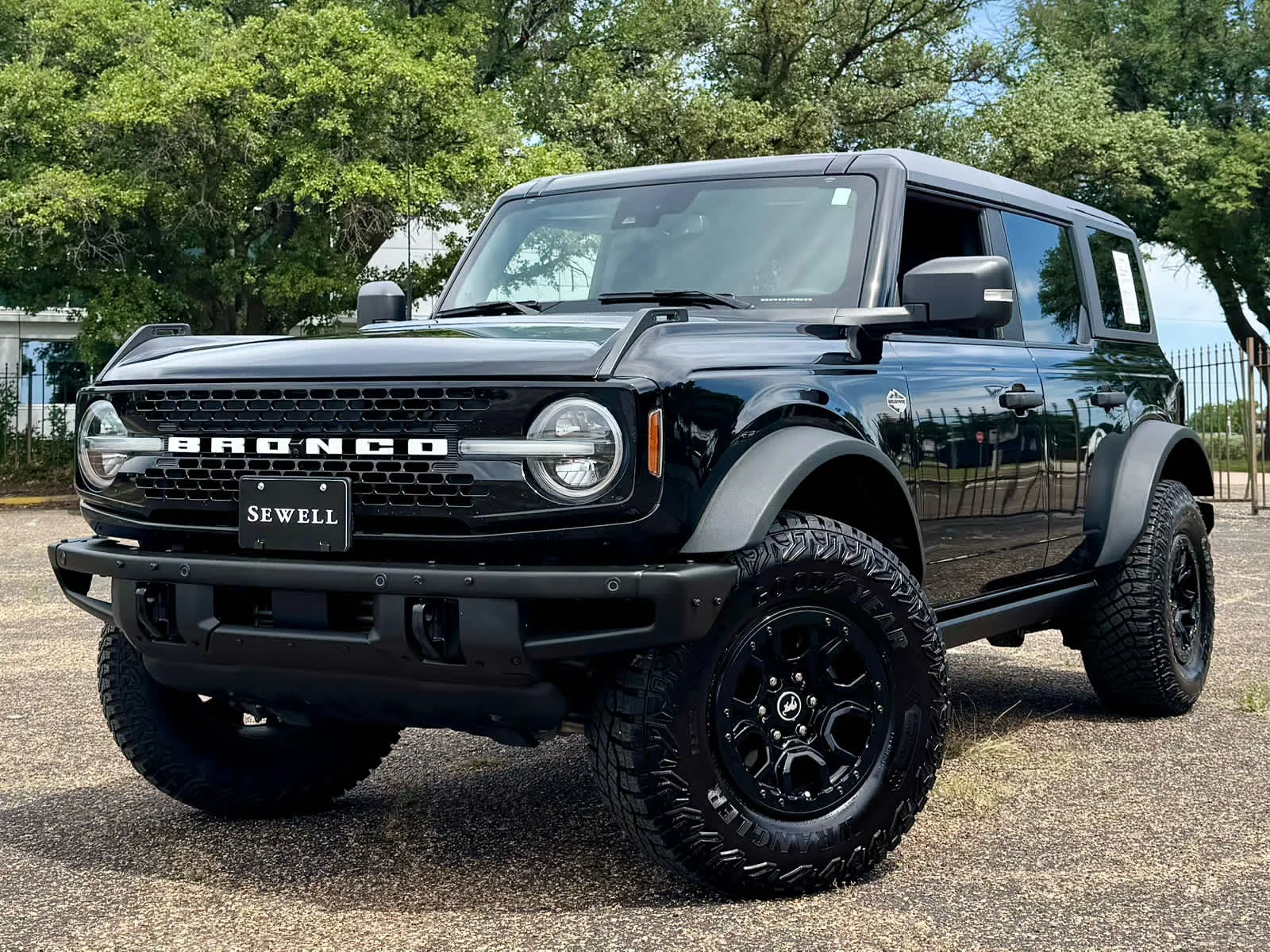 2023 Ford Bronco Wildtrak 4x4's photo