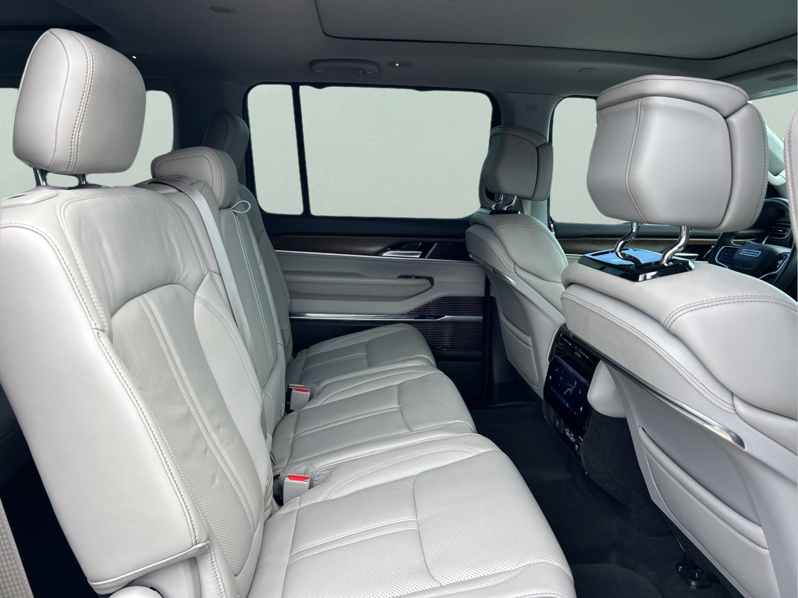Used 2022 White Jeep Series I image 12
