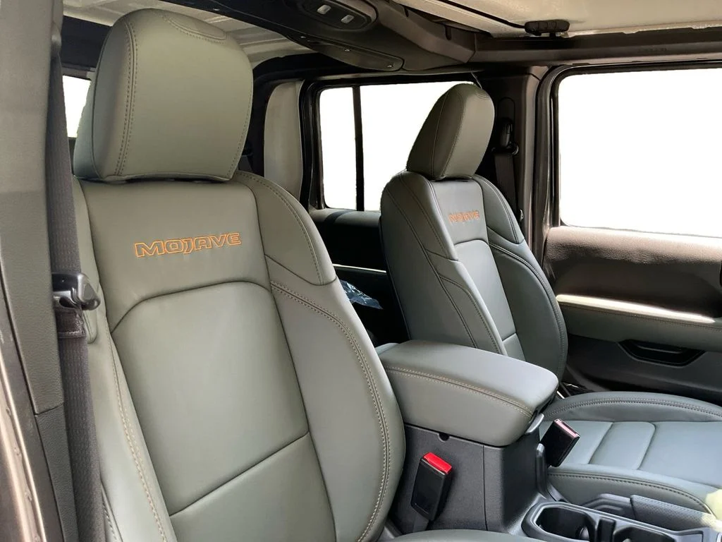 Used 2025 Gray Jeep Mojave image 28