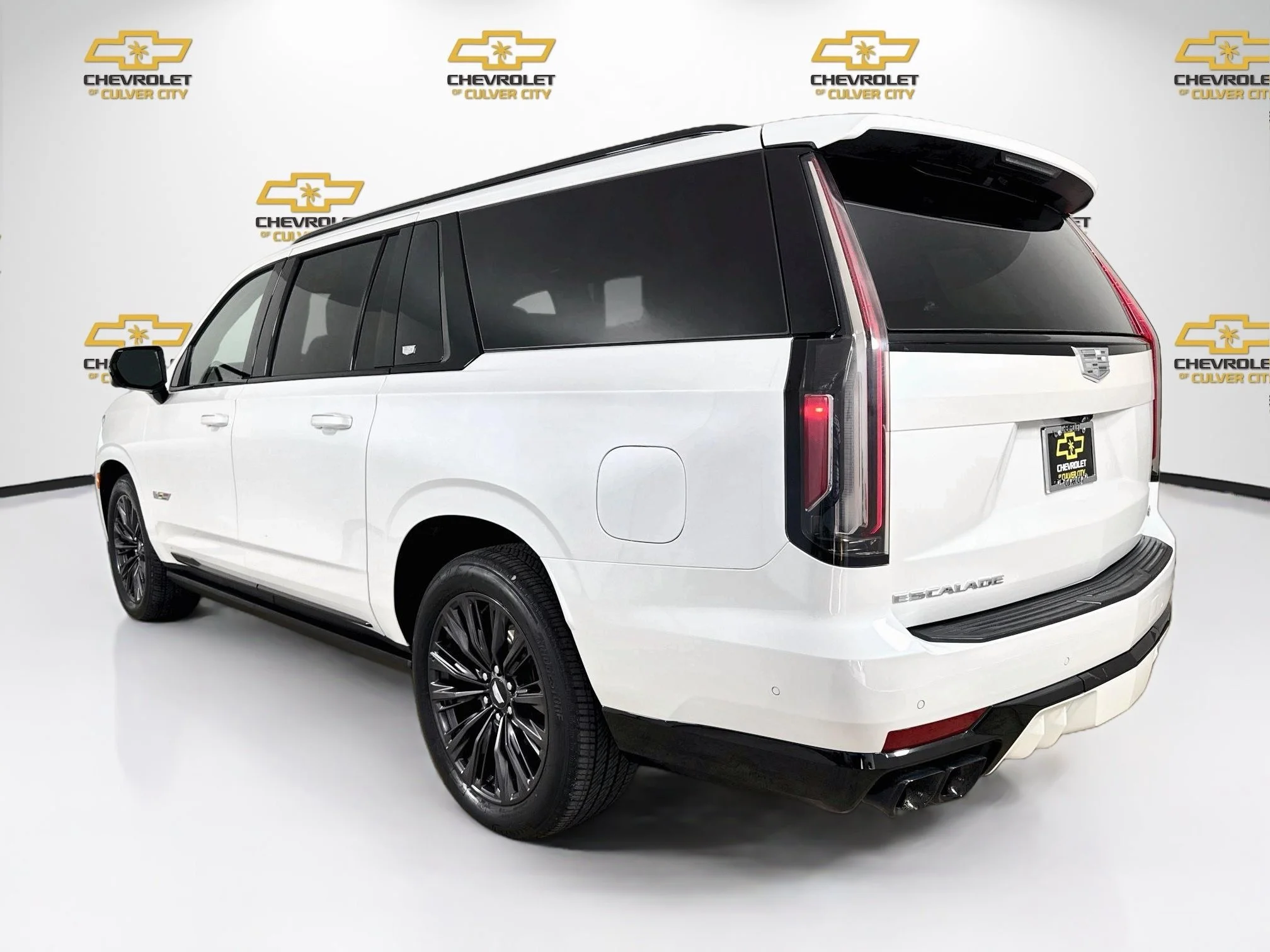 Used 2023 Crystal White Tricoat Cadillac Escalade ESV-V image 6