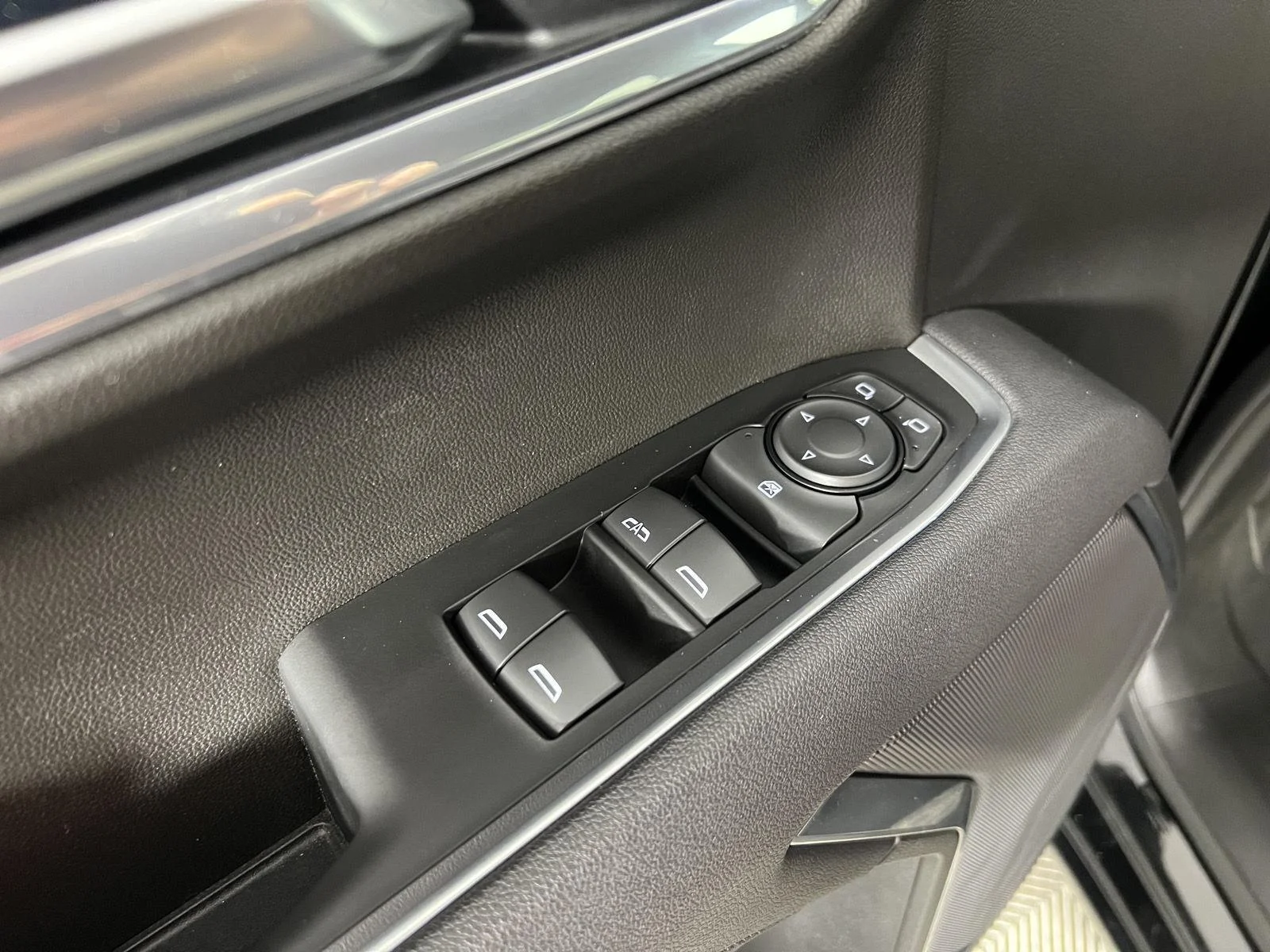 Used 2025 Black Chevrolet LT (2FL) image 28