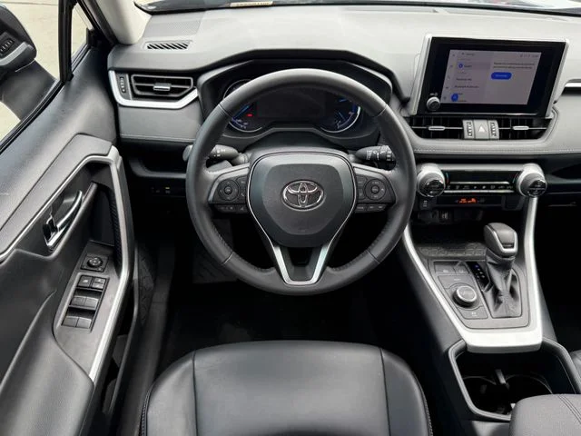Certified Used 2024  Toyota XLE Premium image 22