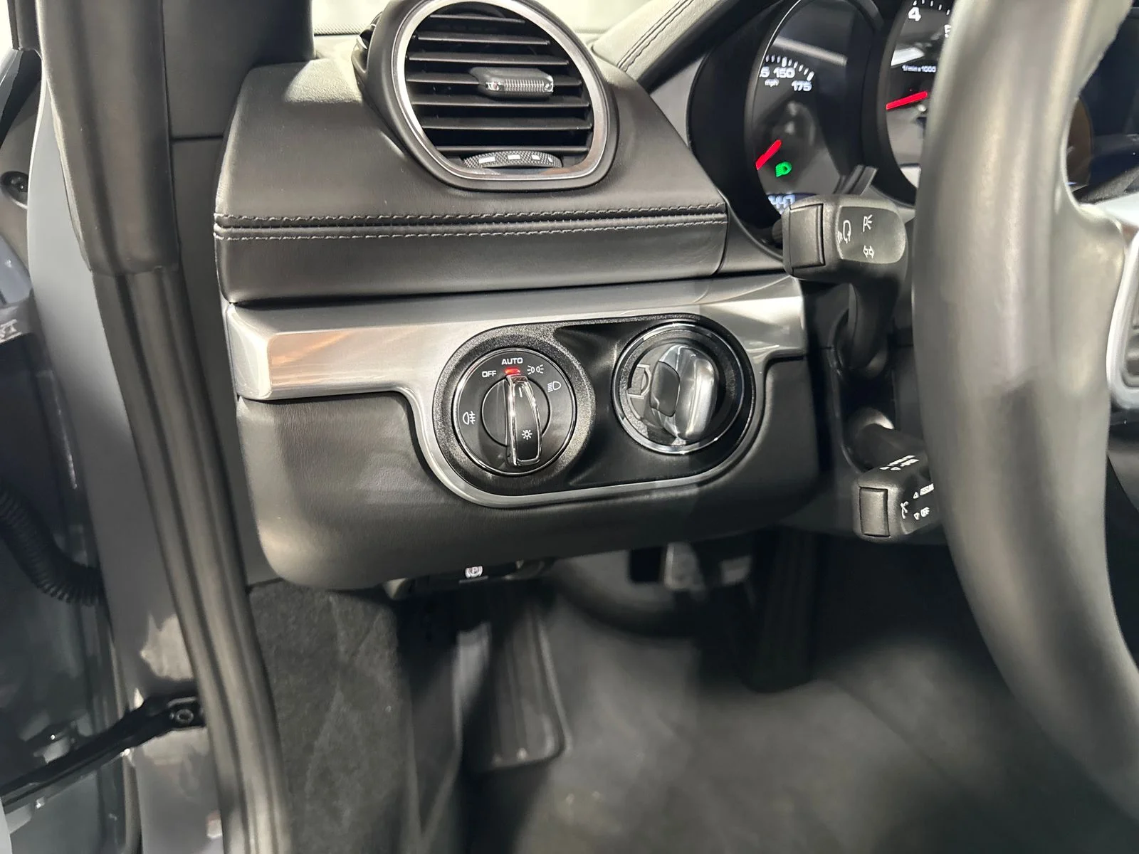 Used 2025 Arctic Grey Porsche Base image 17