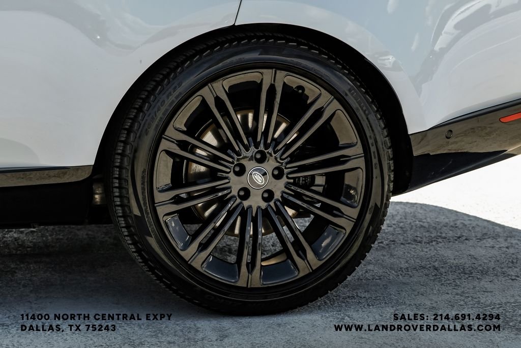 Used 2022 White Land Rover SE image 52