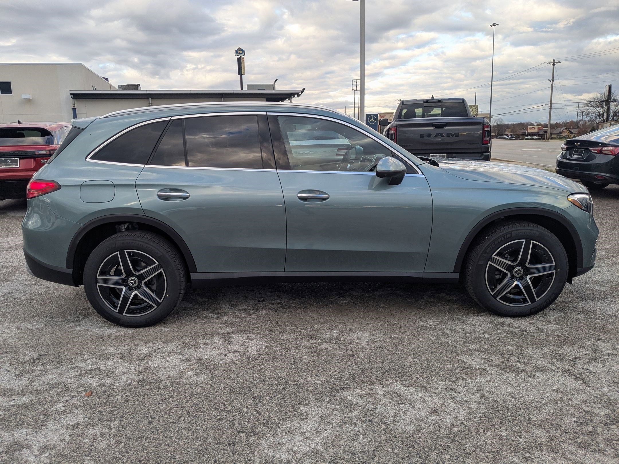 New 2026 Verde Silver Metallic Mercedes-Benz GLC 300 image 40