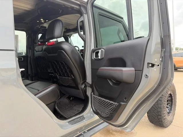Used 2020  Jeep Rubicon image 39