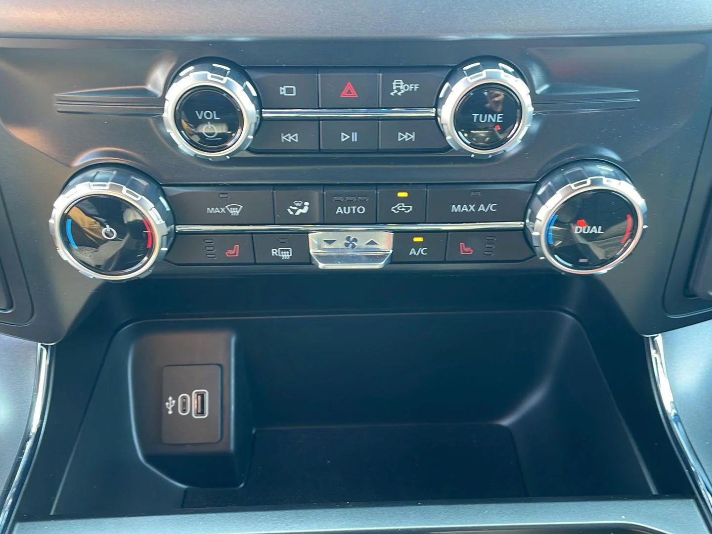New 2026 Carbonized Gray Metallic Ford XLT image 20