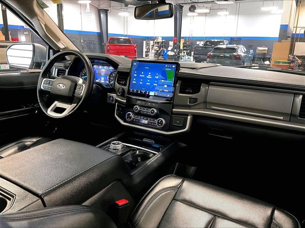 Used 2024 Silver Ford XLT image 14