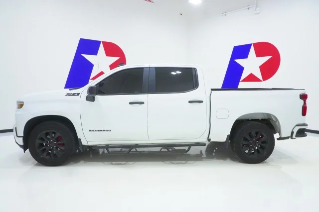 Used 2022 WHITE Chevrolet Custom image 11