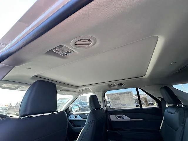 New 2026 Star White Metallic Tri-Coat Ford Active image 17