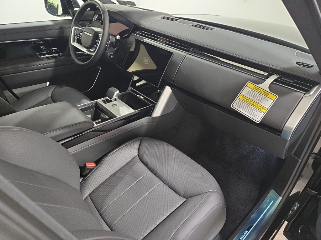 New 2026 Santorini Black Land Rover SE image 25