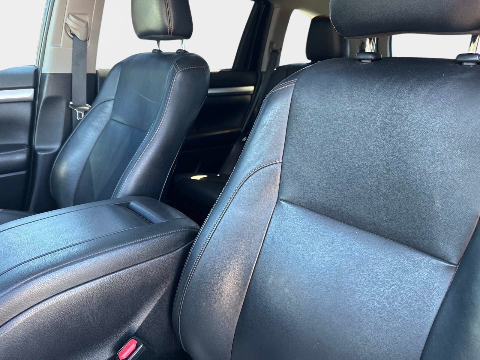 Used 2019 Shoreline Blue Pearl Toyota XLE image 21