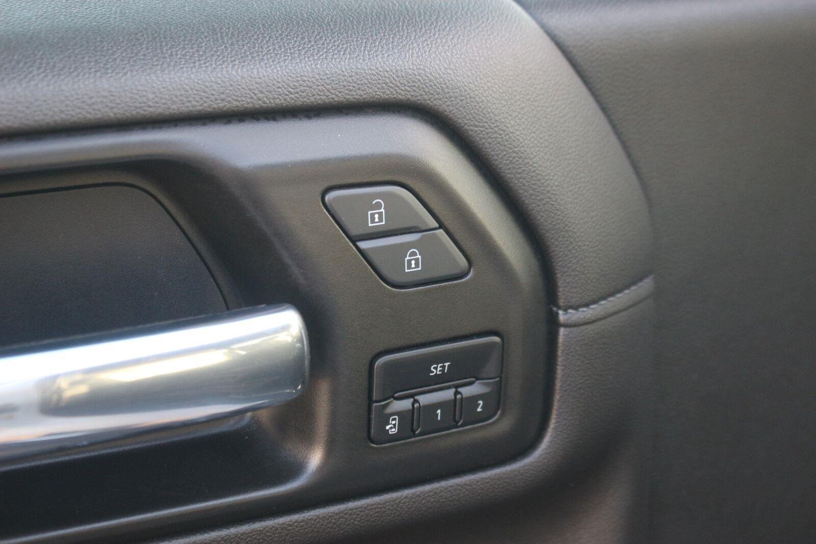 Used 2022 SUMMIT WHITE GMC Denali image 14