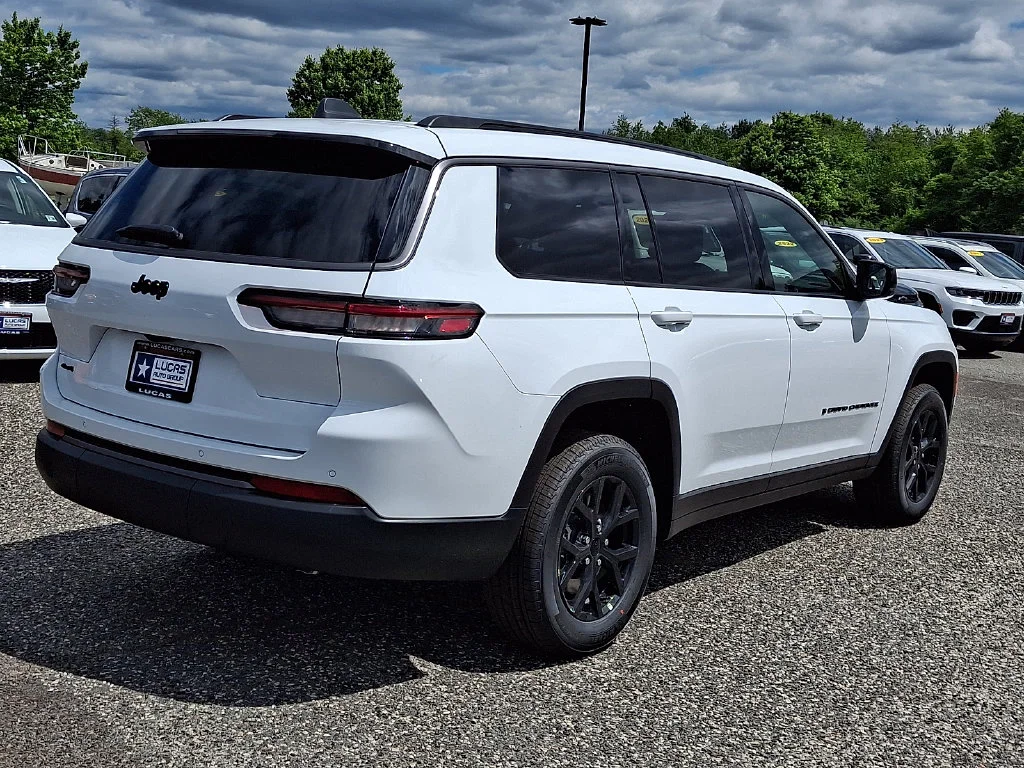 New 2026 Bright White Clear-Coat Exterior Paint Jeep Altitude image 8