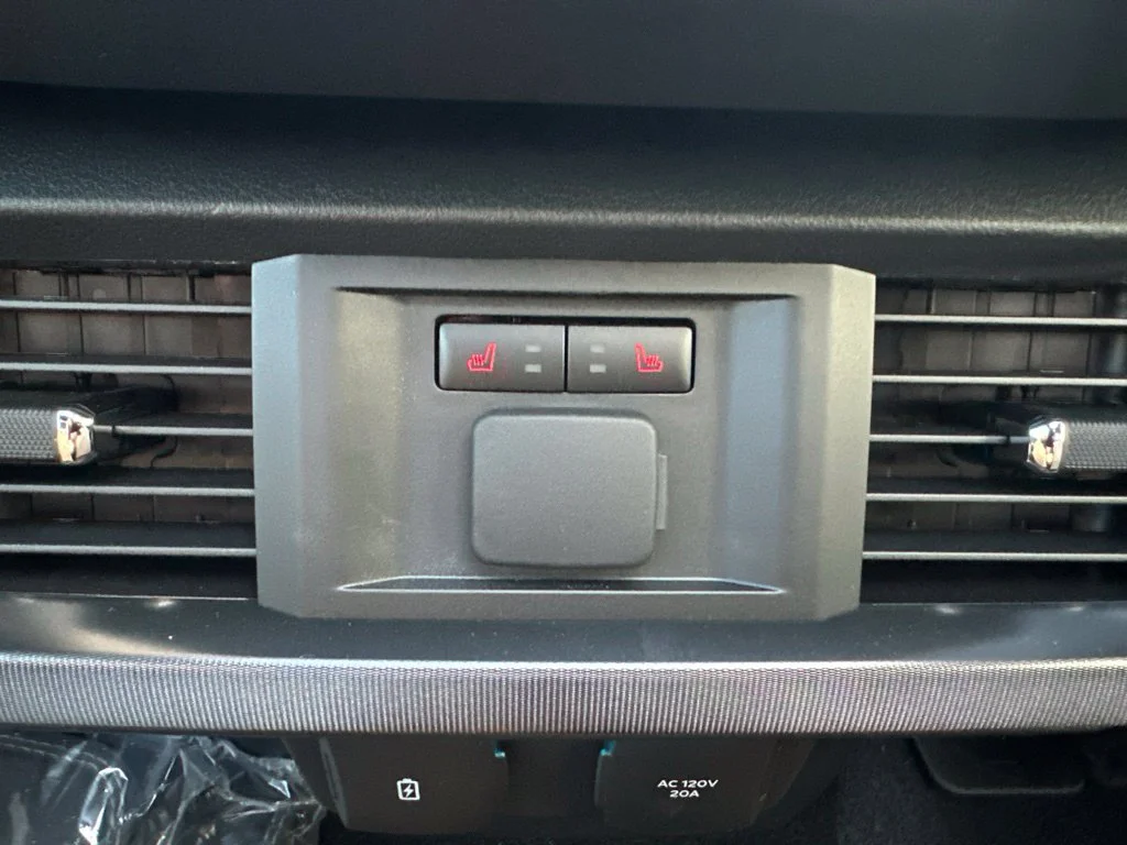 New 2026 Star White Metallic Tri-Coat Ford Platinum® image 16