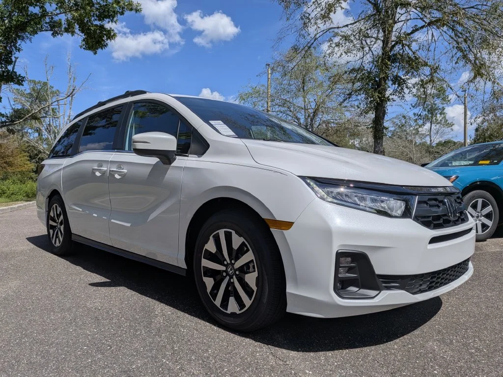 New 2027 Platinum White Pearl Honda EX-L image 1