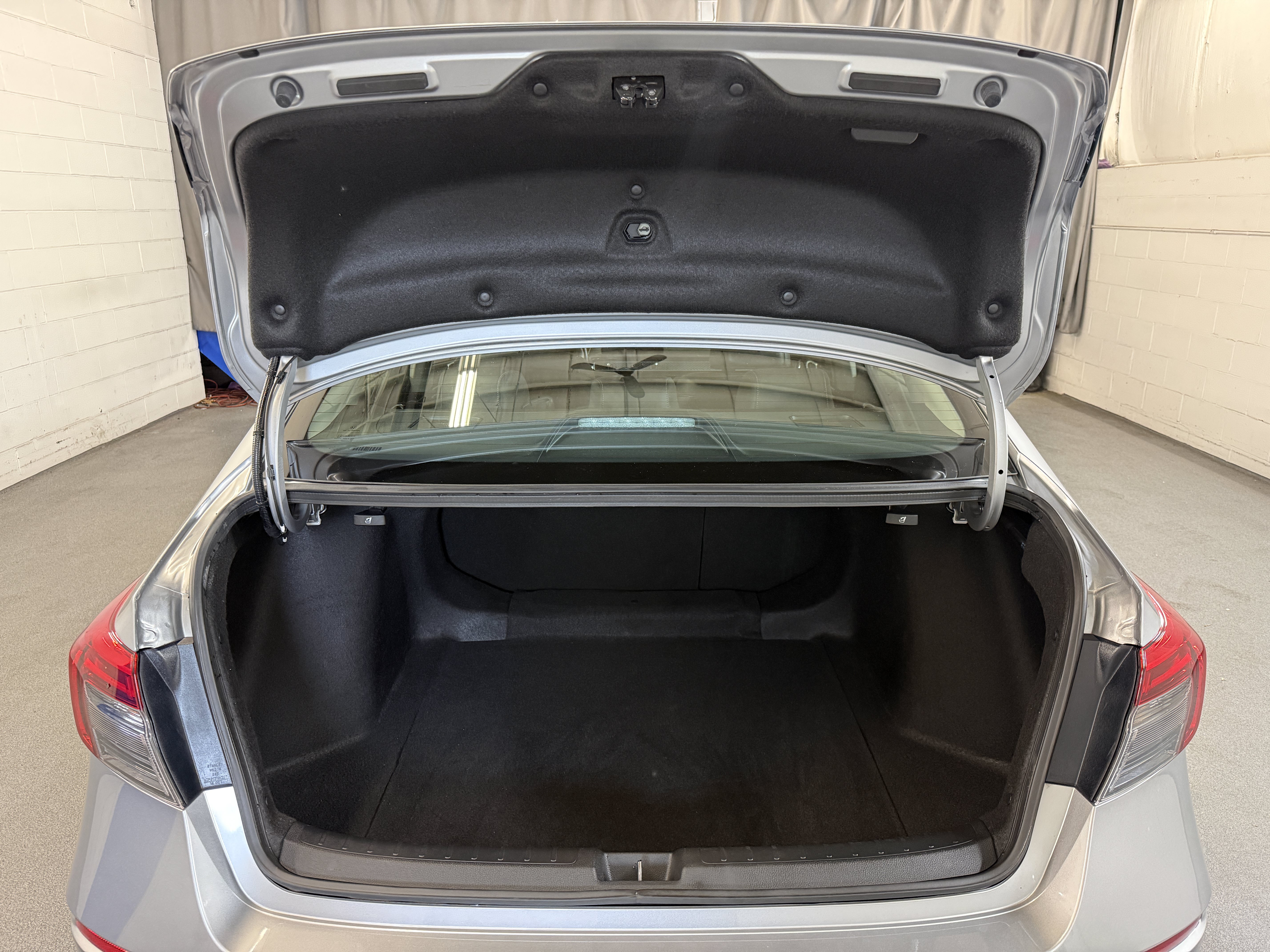Certified Used 2023 Lunar Silver Metallic Honda Touring image 8