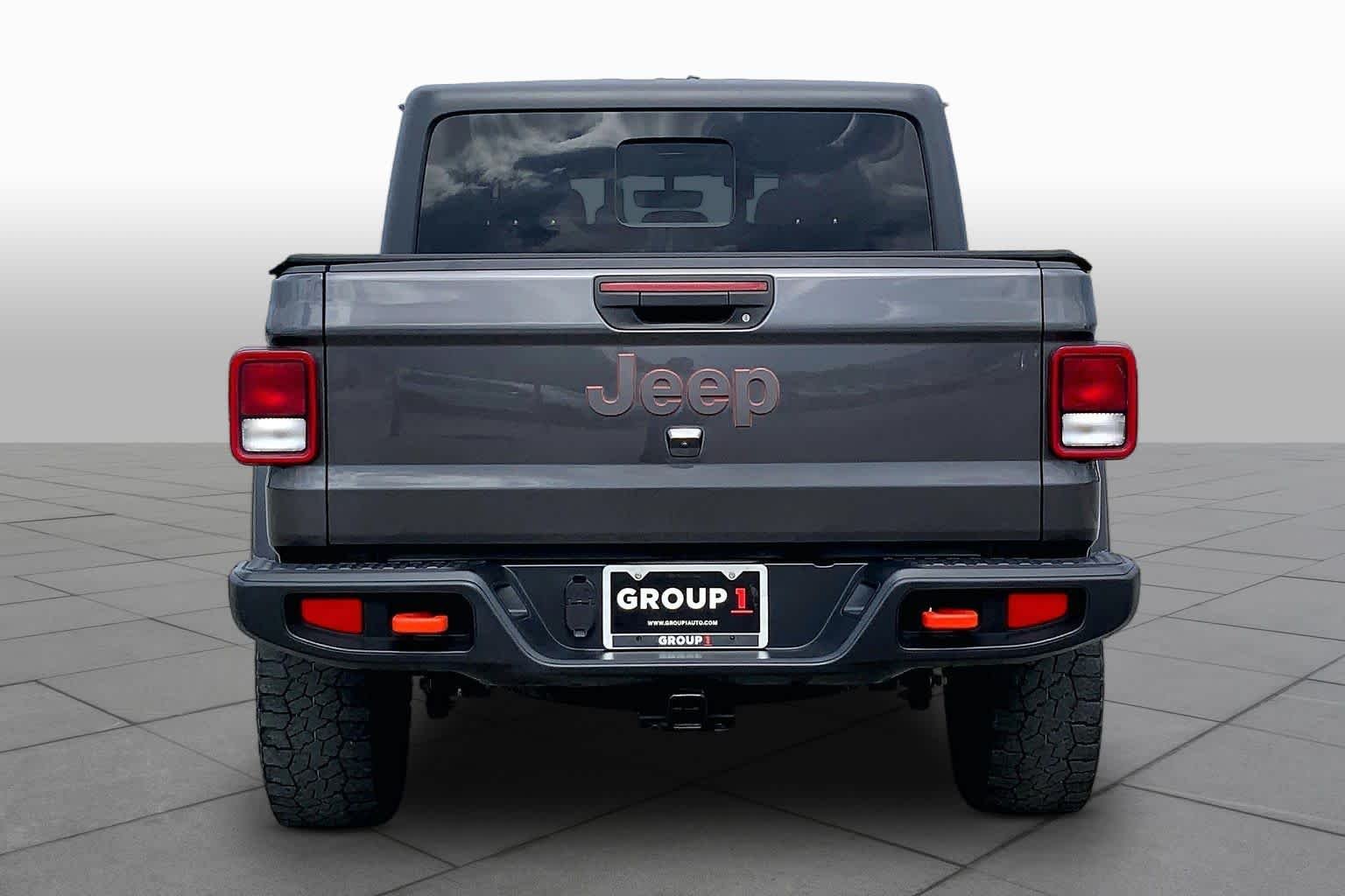 Used 2022 Granite Crystal Metallic Clearcoat Jeep Mojave image 5