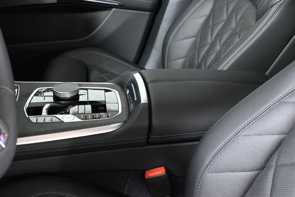 New 2026 Carbon Black Metallic BMW xDrive40i image 25