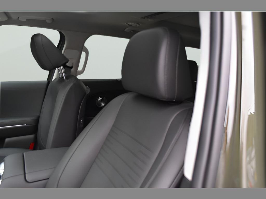 New 2026 Titan Charcoal Pearl Hyundai Limited FWD image 27