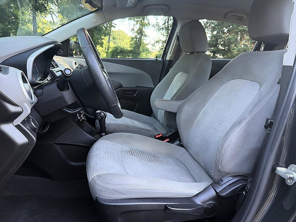 Used 2020 Nightfall Gray Metallic Chevrolet LT image 11