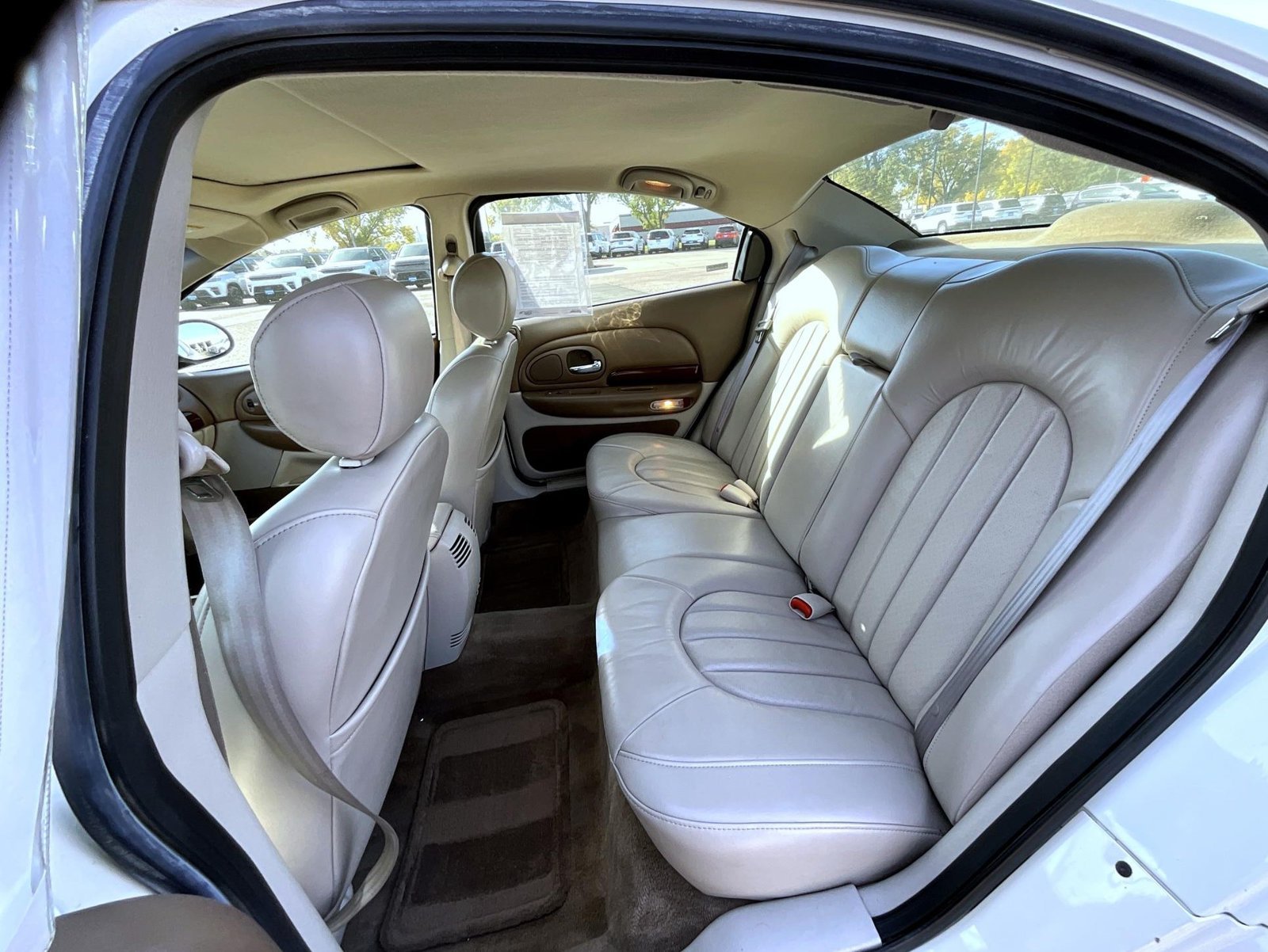 Used 1999 White Chrysler Base image 21