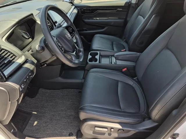 Used 2023 Platinum White Pearl Honda Touring image 11