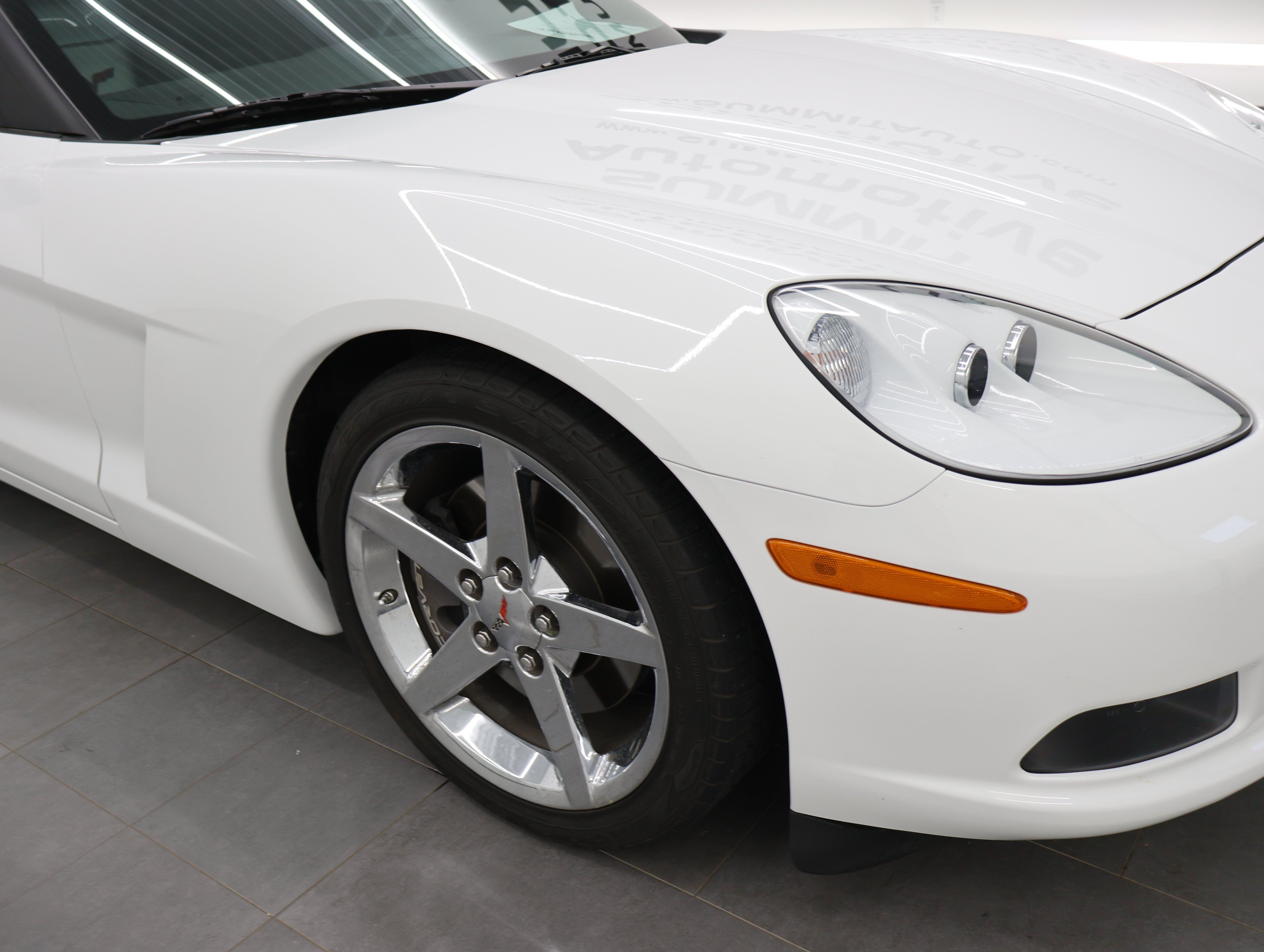 Used 2007 Arctic White Chevrolet  image 21