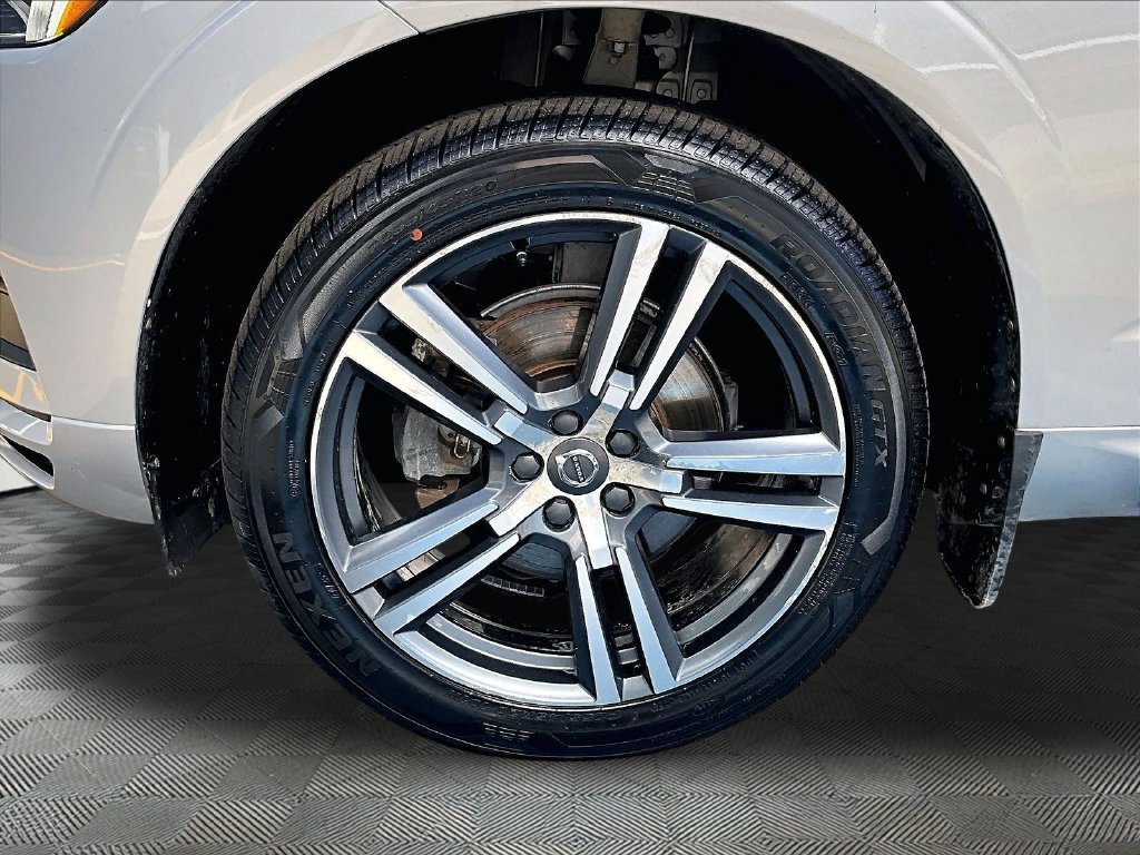 Used 2020 Silver Volvo T5 Momentum image 30