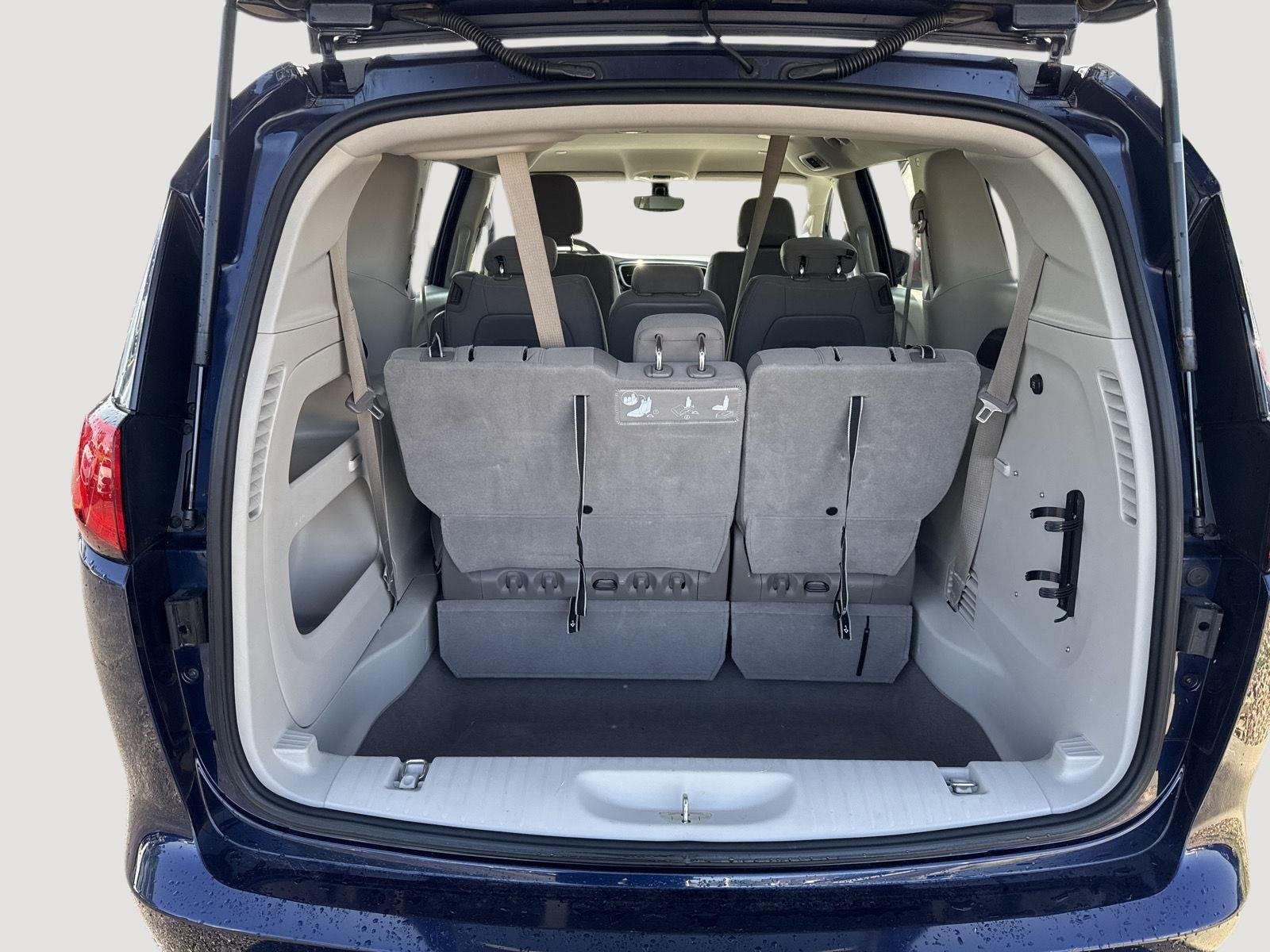 Used 2017 Jazz Blue Pearlcoat Chrysler Touring image 8