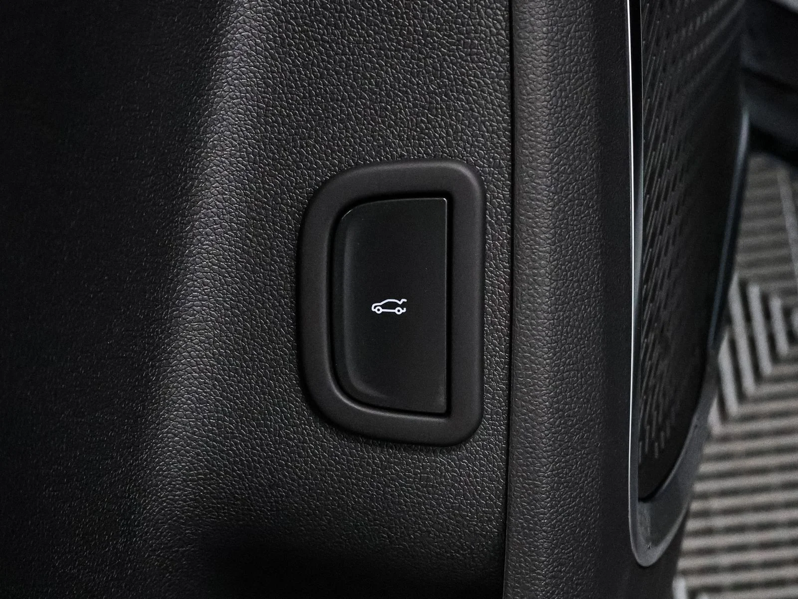 New 2026 White GMC Elevation image 21