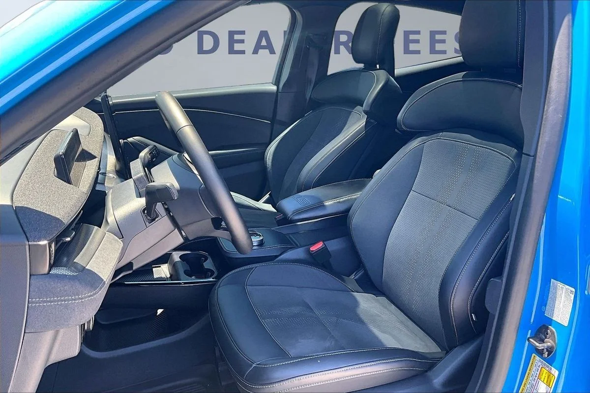 Used 2023  Ford GT image 21