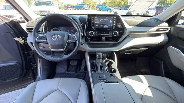 Used 2022 Magnetic Gray Metallic Toyota XLE image 18