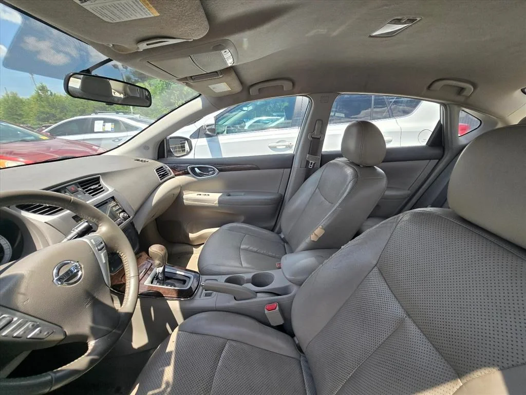 Used 2013 White Nissan SL image 4