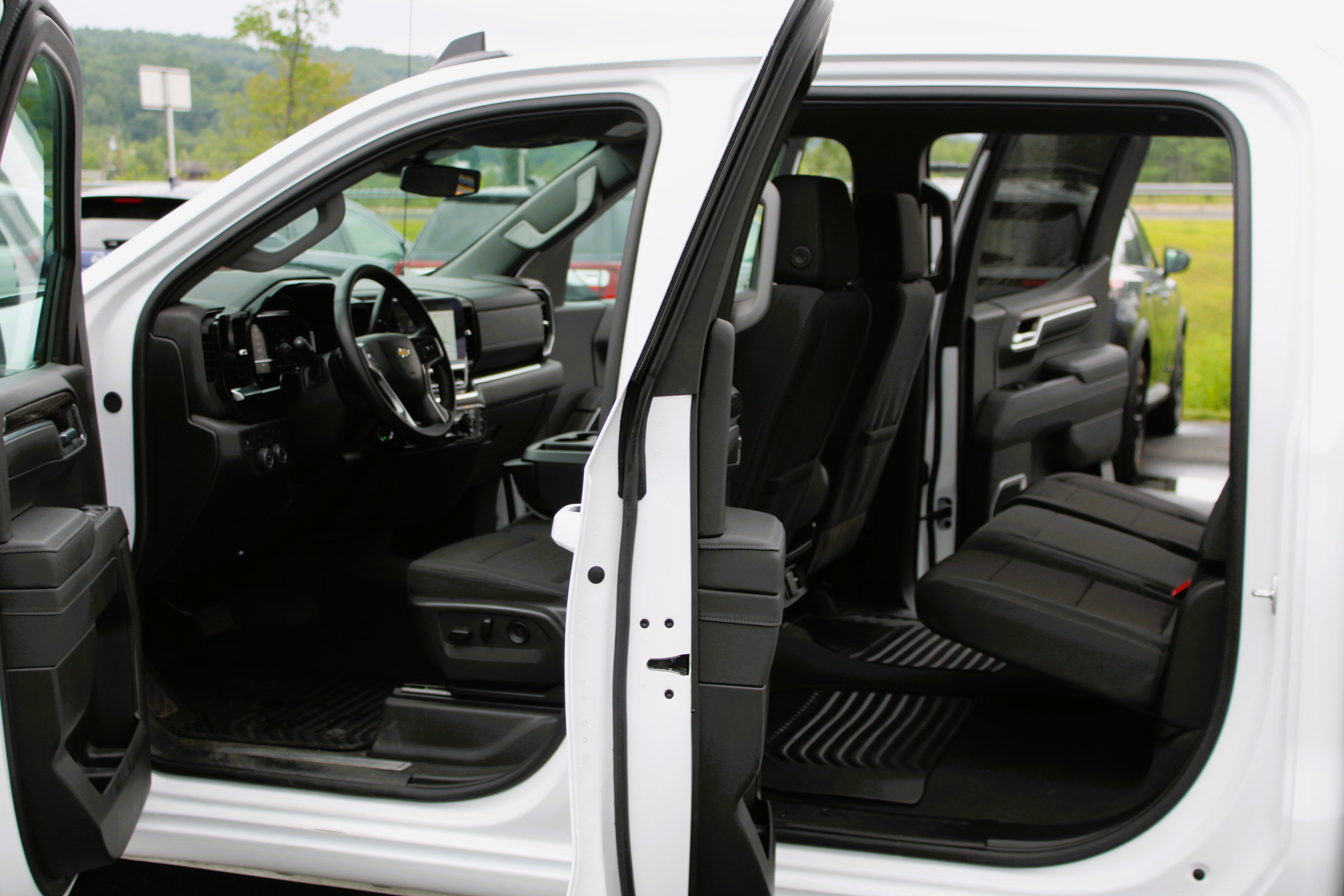 Used 2025 Summit White Chevrolet LT image 15