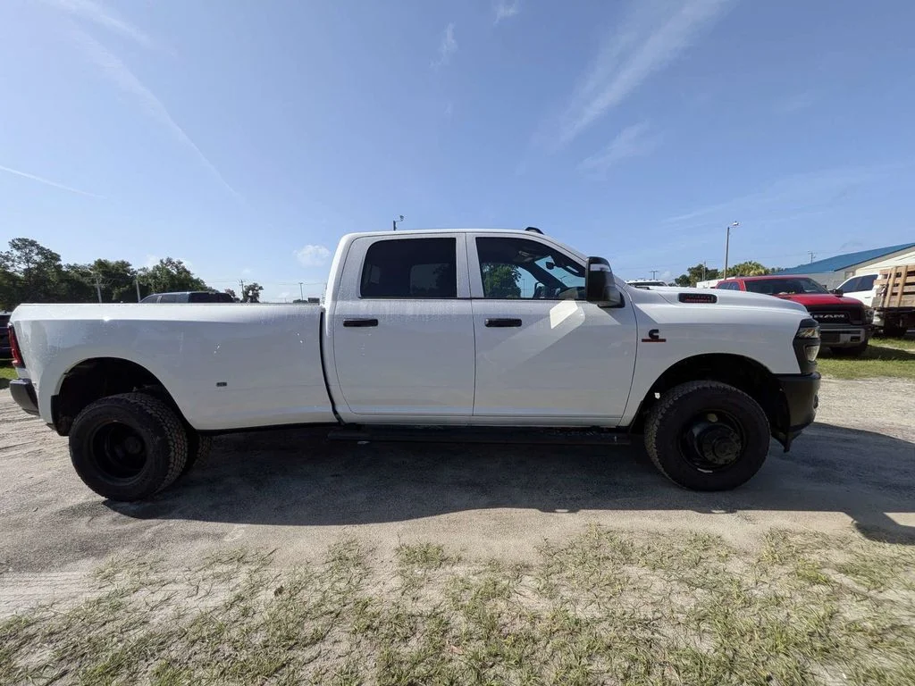 New 2026 Bright White Clear-Coat Exterior Paint RAM Tradesman image 2