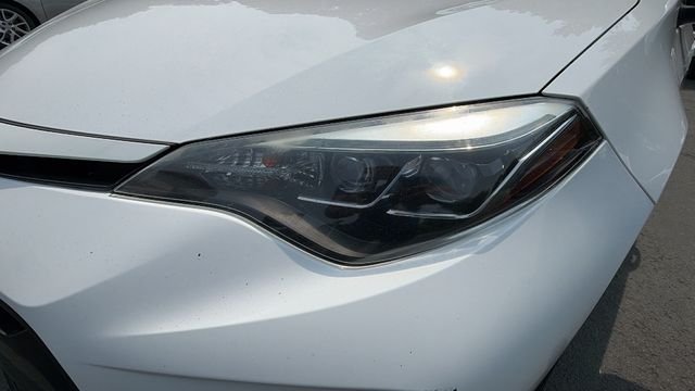 Used 2018 White Toyota SE image 10