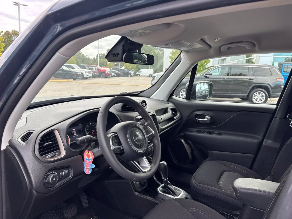 Used 2023 Blue Jeep Latitude image 5