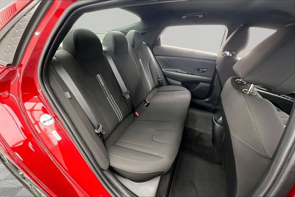 Used 2025 Red Hyundai SEL Sport image 27