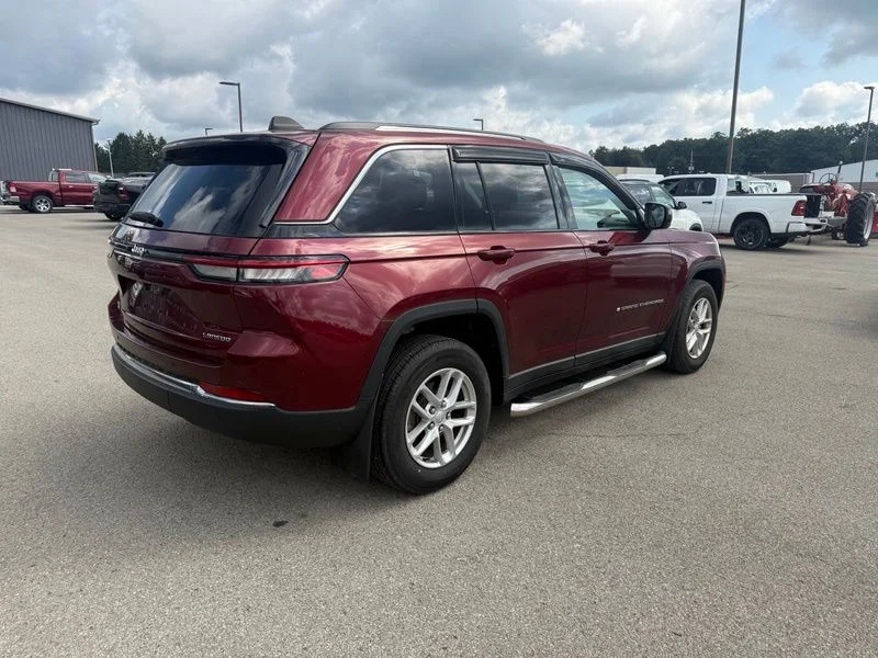 Used 2023 Red Jeep Laredo X image 14