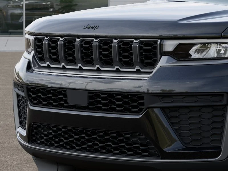 New 2026 Diamond Black Crystal Pearl-Coat Exterior Paint Jeep Altitude image 41