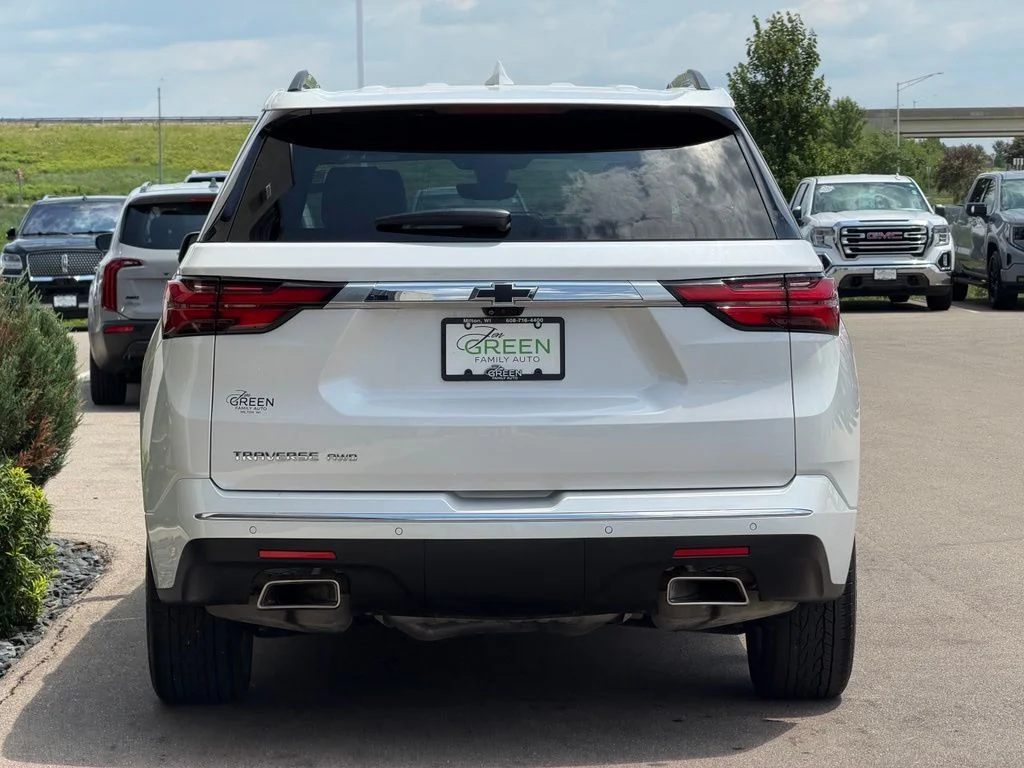Used 2022 White Chevrolet High Country image 8